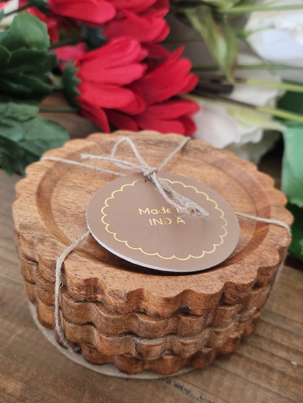 NWT Intricate Scalloped Wood Coaster Set (4pc) - Handcrafted Made in India